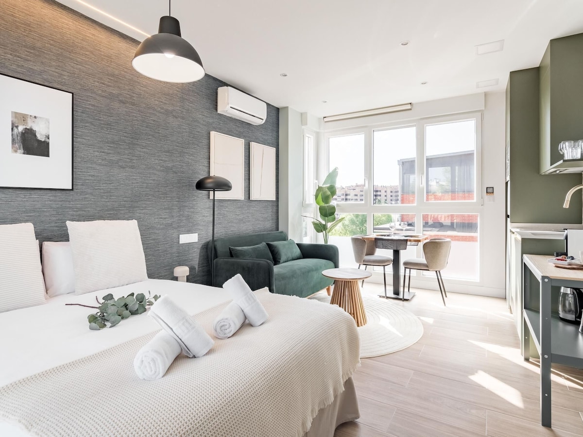 Arturo Soria Stays by Charming VII